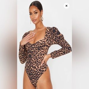 PRETTY LITTLE THING Leopard Crepe Puff Sleeve Square Neck Bodysuit - size (4/S)